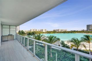 2411 Laguna Circle 208, Miami, FL 33181