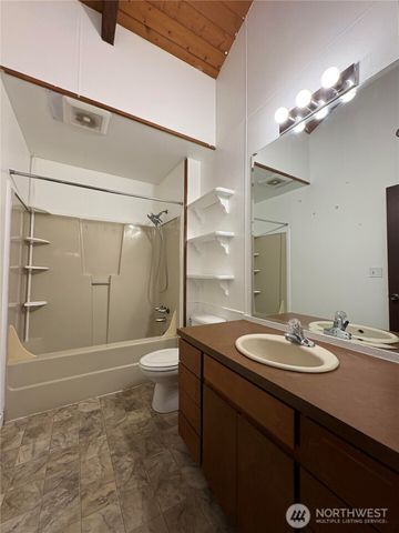 711 E Island Lake Drive, Shelton, WA 98584