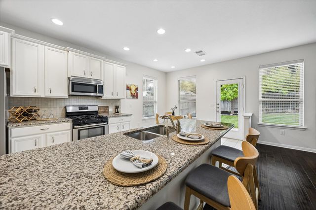 192 Santa Maria ST, Georgetown, TX 78628