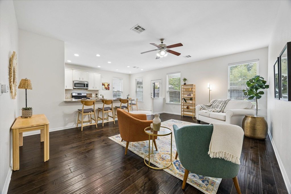 192 Santa Maria ST, Georgetown, TX 78628