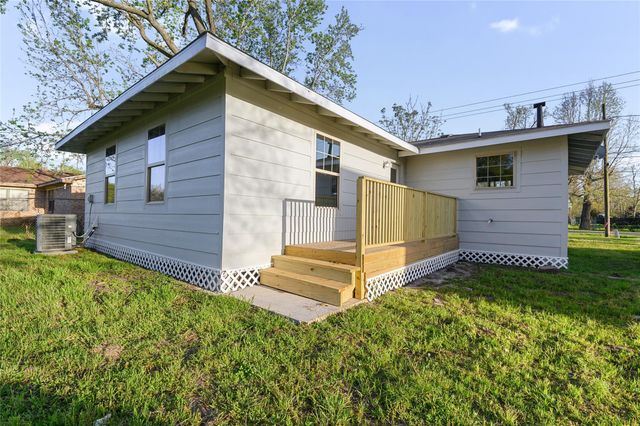 986 Dewalt Street, Houston, TX 77088