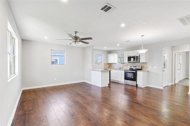 986 Dewalt Street, Houston, TX 77088