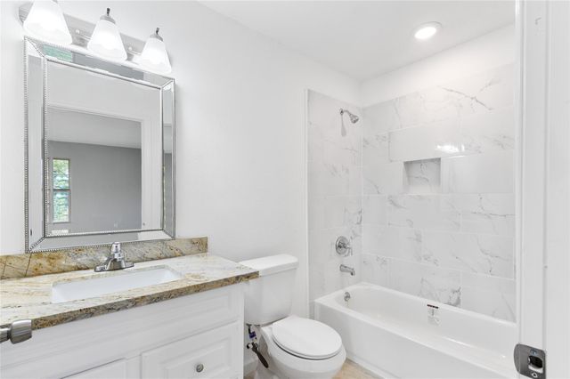 986 Dewalt Street, Houston, TX 77088