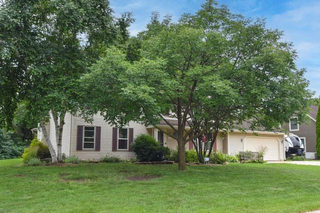 14615 W Fairfield DRIVE, New Berlin, WI 53151