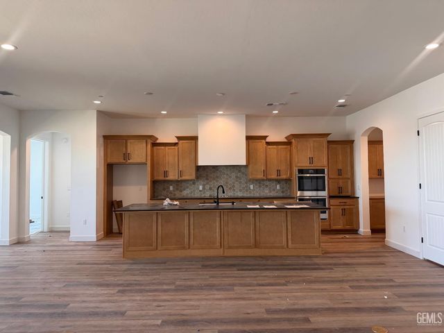 7121 Gladeview Lane, Bakersfield, CA 93263