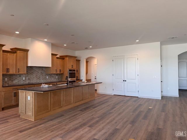 7121 Gladeview Lane, Bakersfield, CA 93263