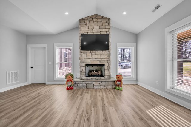 1547 Manley Loop, Dickson, TN 37055