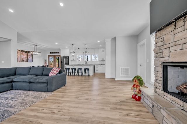 1547 Manley Loop, Dickson, TN 37055