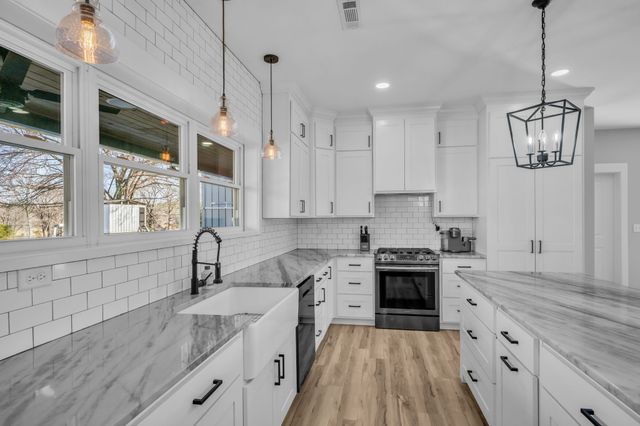 1547 Manley Loop, Dickson, TN 37055