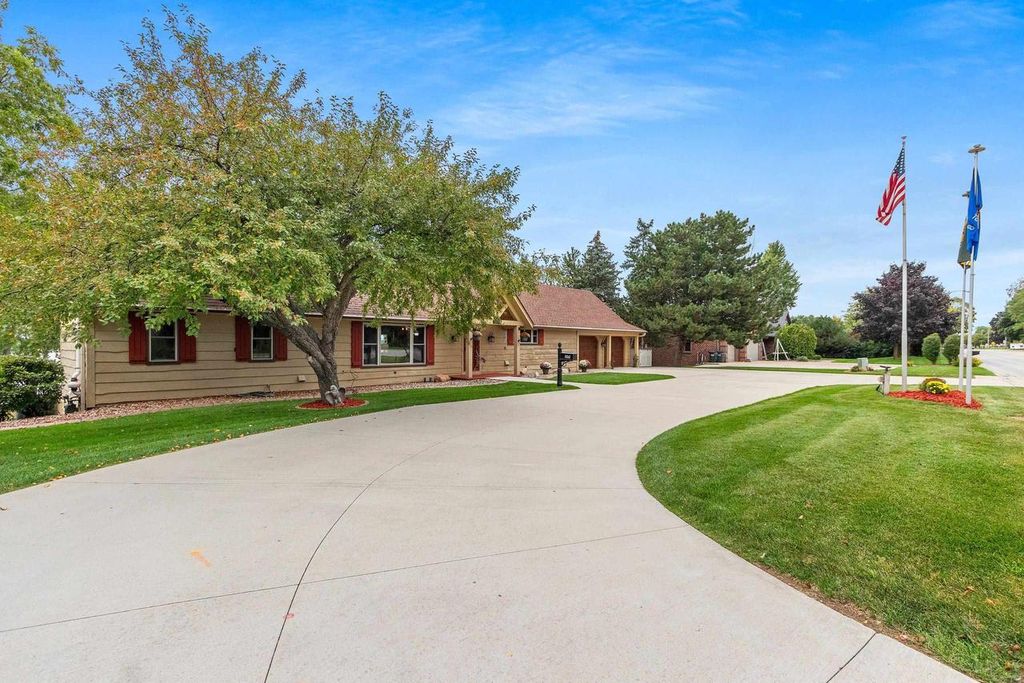 2424 RIVERSIDE DRIVE, Green Bay, WI 54301