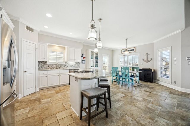 519 Westerly Drive, Tiki Island, TX 77554