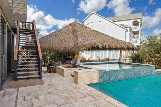 519 Westerly Drive, Tiki Island, TX 77554