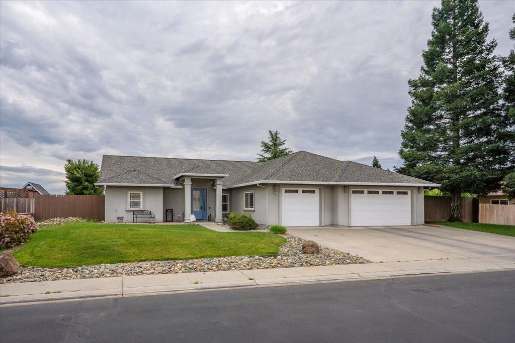 12890 Ivy Lane, Red Bluff, CA 96080