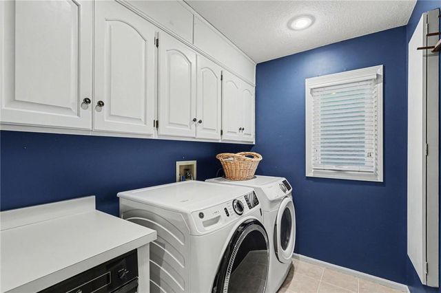 7865 W 118th Terrace, Overland Park, KS 66210