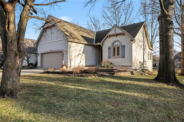 7865 W 118th Terrace, Overland Park, KS 66210