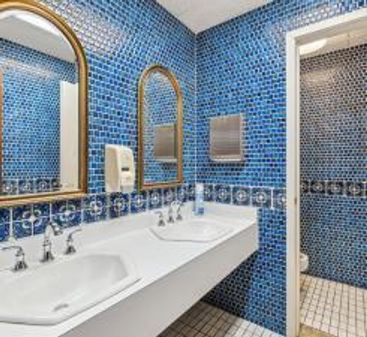 2600 Wayzata Boulevard, Minneapolis, MN 55405