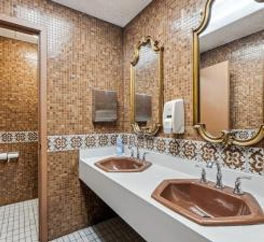 2600 Wayzata Boulevard, Minneapolis, MN 55405