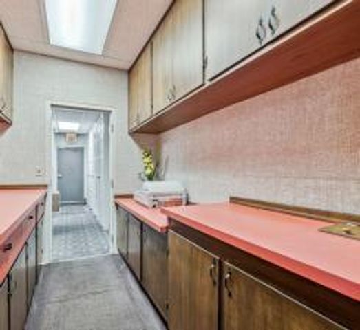 2600 Wayzata Boulevard, Minneapolis, MN 55405