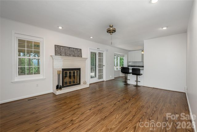 615 Goldview Drive, Hendersonville, NC 28791
