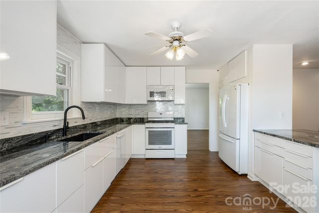 615 Goldview Drive, Hendersonville, NC 28791