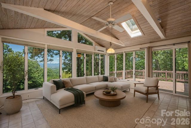 615 Goldview Drive, Hendersonville, NC 28791