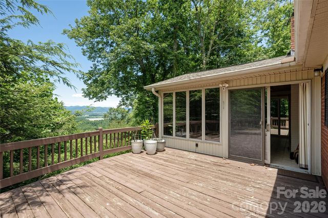 615 Goldview Drive, Hendersonville, NC 28791