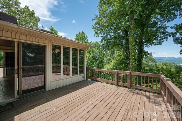 615 Goldview Drive, Hendersonville, NC 28791