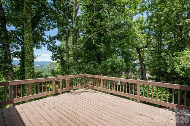 615 Goldview Drive, Hendersonville, NC 28791
