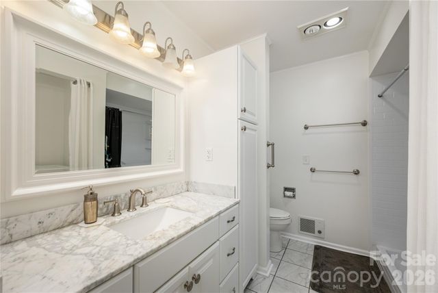 615 Goldview Drive, Hendersonville, NC 28791