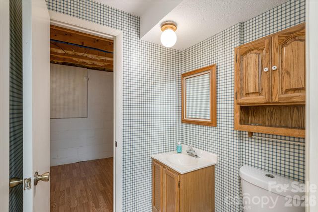 615 Goldview Drive, Hendersonville, NC 28791