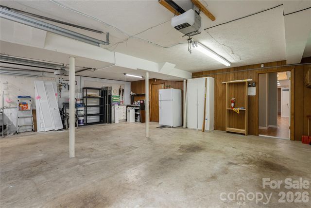 615 Goldview Drive, Hendersonville, NC 28791