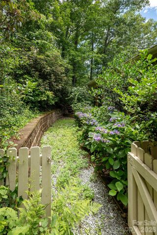 615 Goldview Drive, Hendersonville, NC 28791