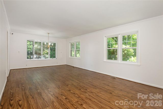 615 Goldview Drive, Hendersonville, NC 28791