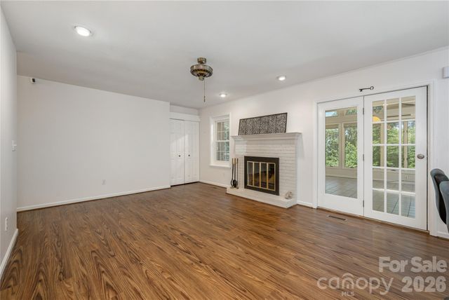 615 Goldview Drive, Hendersonville, NC 28791