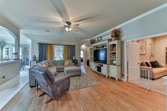 814 Fairway Drive, La Porte, TX 77571