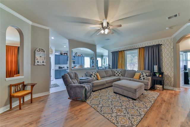 814 Fairway Drive, La Porte, TX 77571