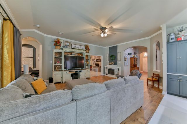 814 Fairway Drive, La Porte, TX 77571