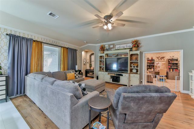 814 Fairway Drive, La Porte, TX 77571