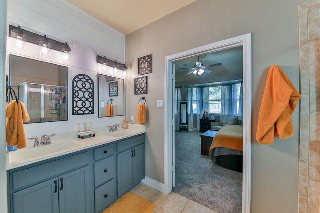 814 Fairway Drive, La Porte, TX 77571