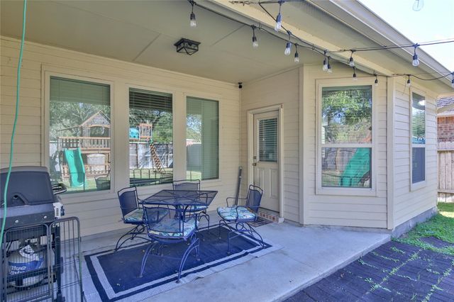 814 Fairway Drive, La Porte, TX 77571