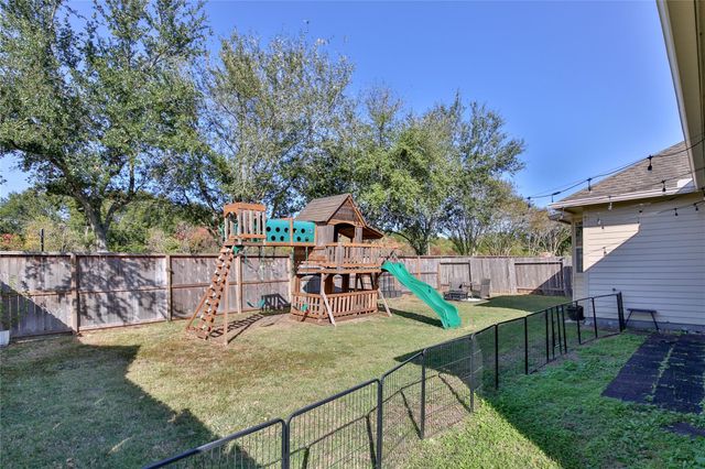 814 Fairway Drive, La Porte, TX 77571