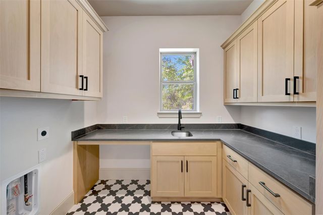 7749 Dog Wood Acres Drive, Montgomery, TX 77316