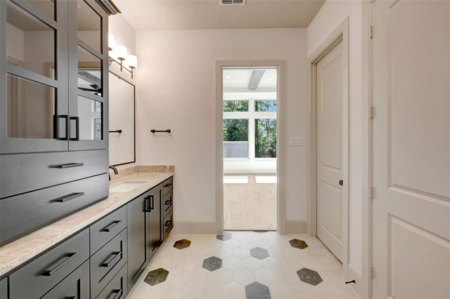 7749 Dog Wood Acres Drive, Montgomery, TX 77316