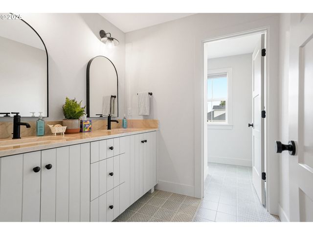 4109 ILLAHE RIVER Ct S, Salem, OR 97302