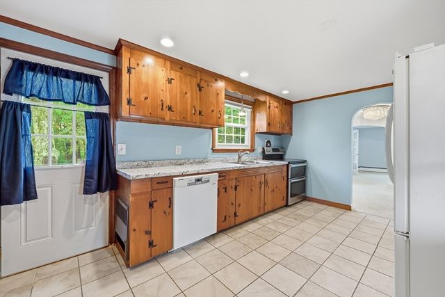 15 Lowell Ave, Holden, MA 01520