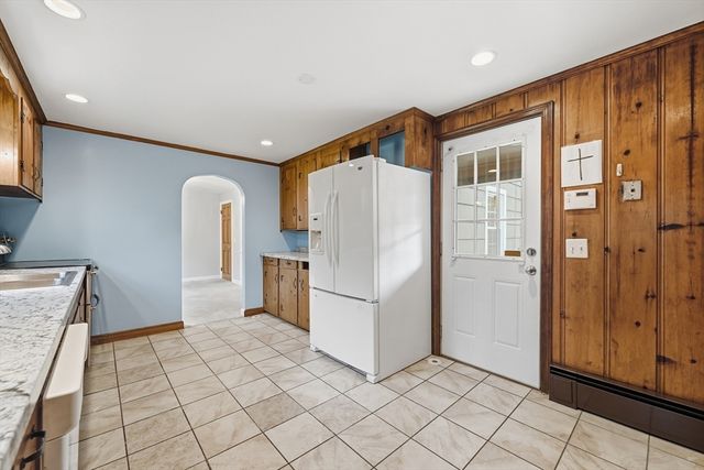 15 Lowell Ave, Holden, MA 01520