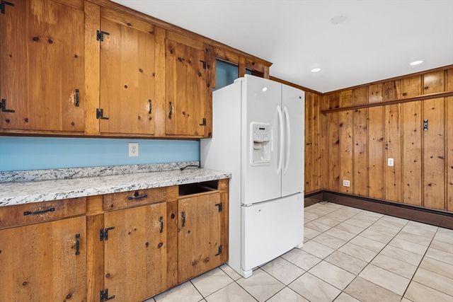 15 Lowell Ave, Holden, MA 01520