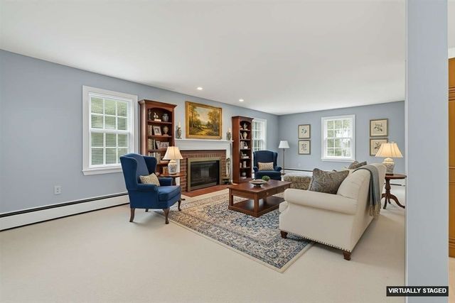 15 Lowell Ave, Holden, MA 01520