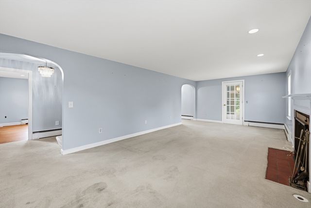 15 Lowell Ave, Holden, MA 01520