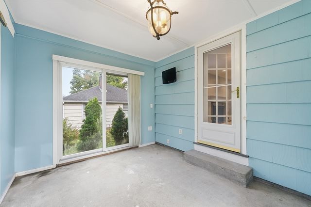 15 Lowell Ave, Holden, MA 01520